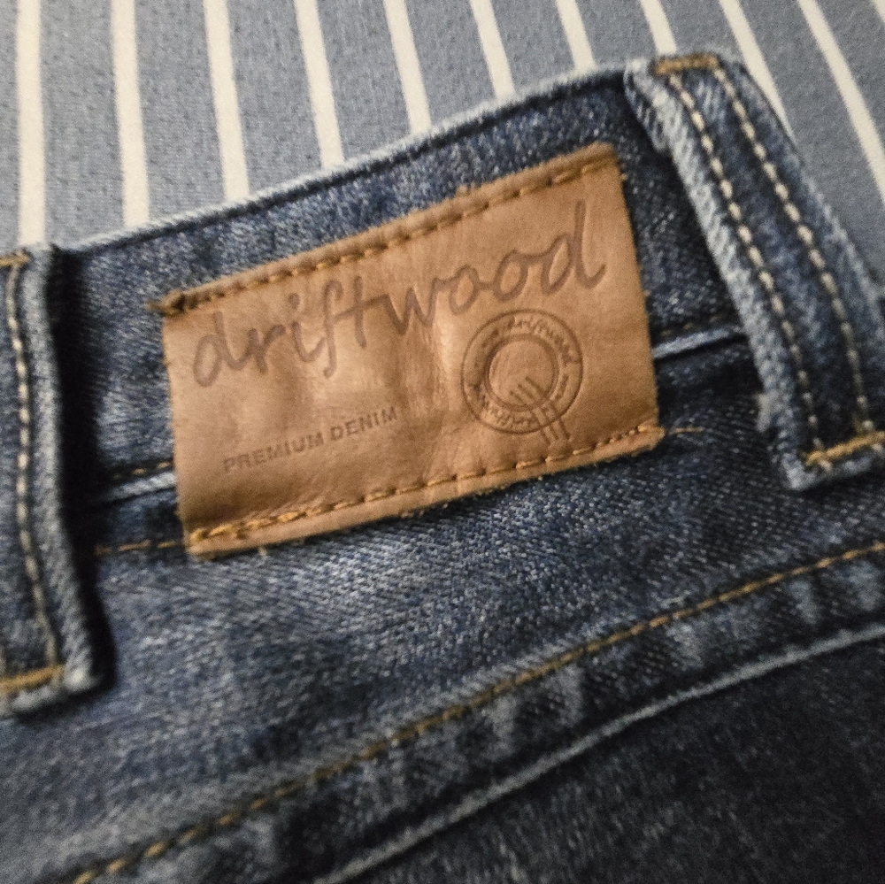 Driftwood Distressed Blue Jeans - Picture 8 of 9